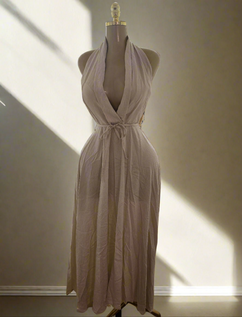 Langes Kleid mit Tiefem Ausschnitt