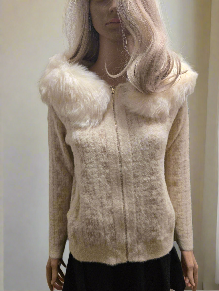 Cardigan mit abnehmbarer Fellkapuze