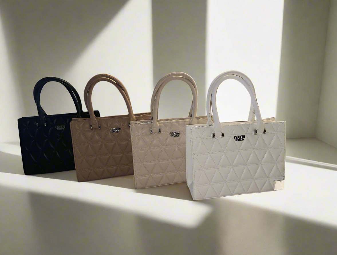 Kleine Tasche mit dreieckigen Steppmuster