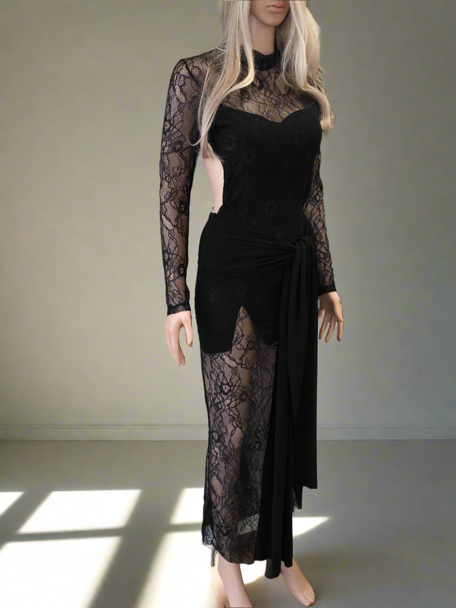 Langes Spitzenkleid