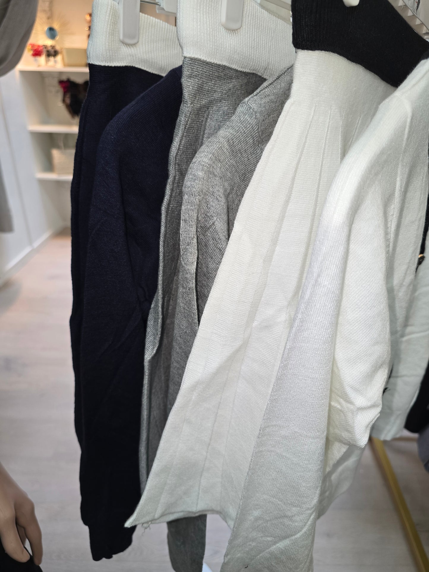 Langes Ärmelloses Kleid mit Strass