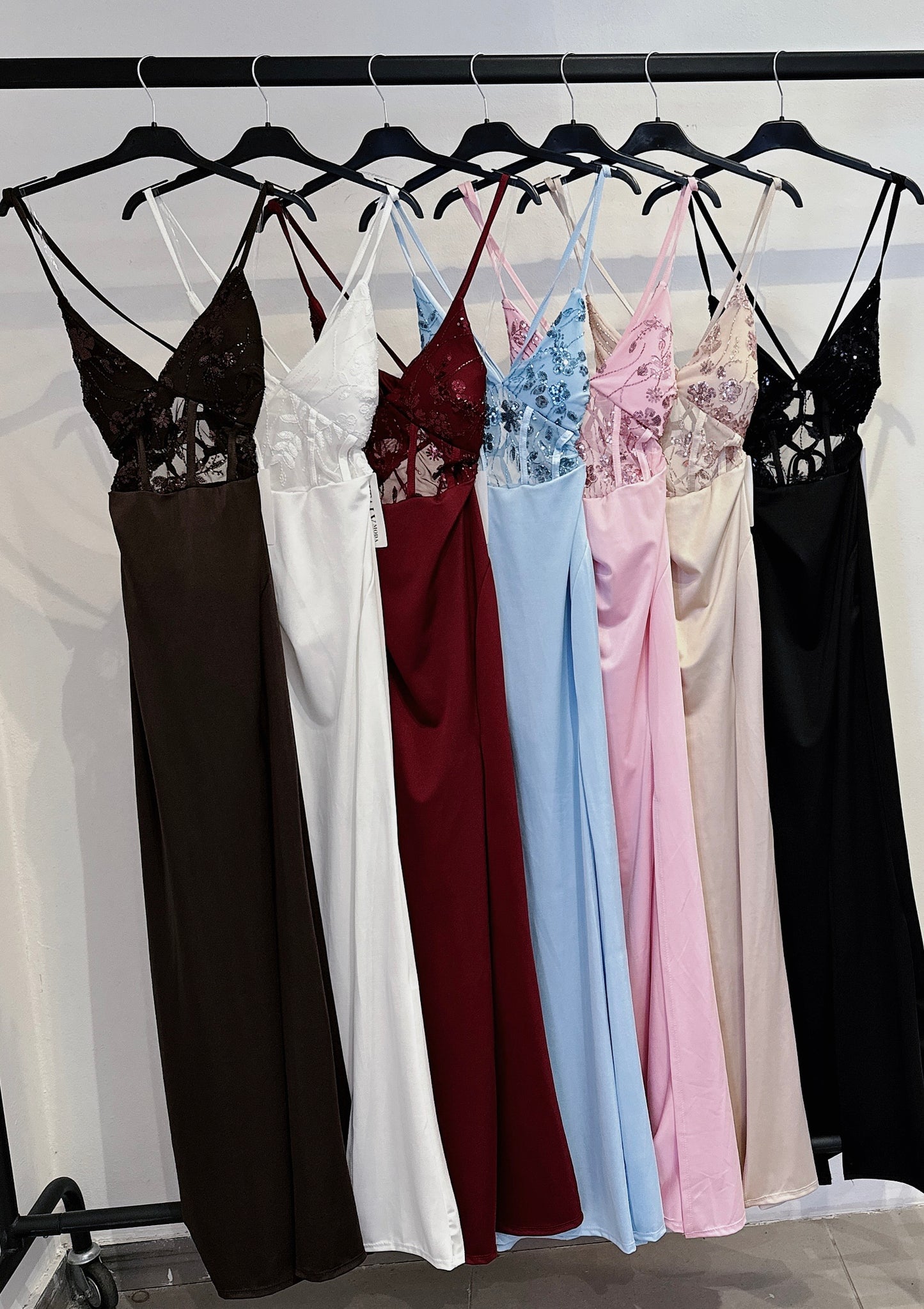 Spitzen-Maxikleid mit Rückenschnürung