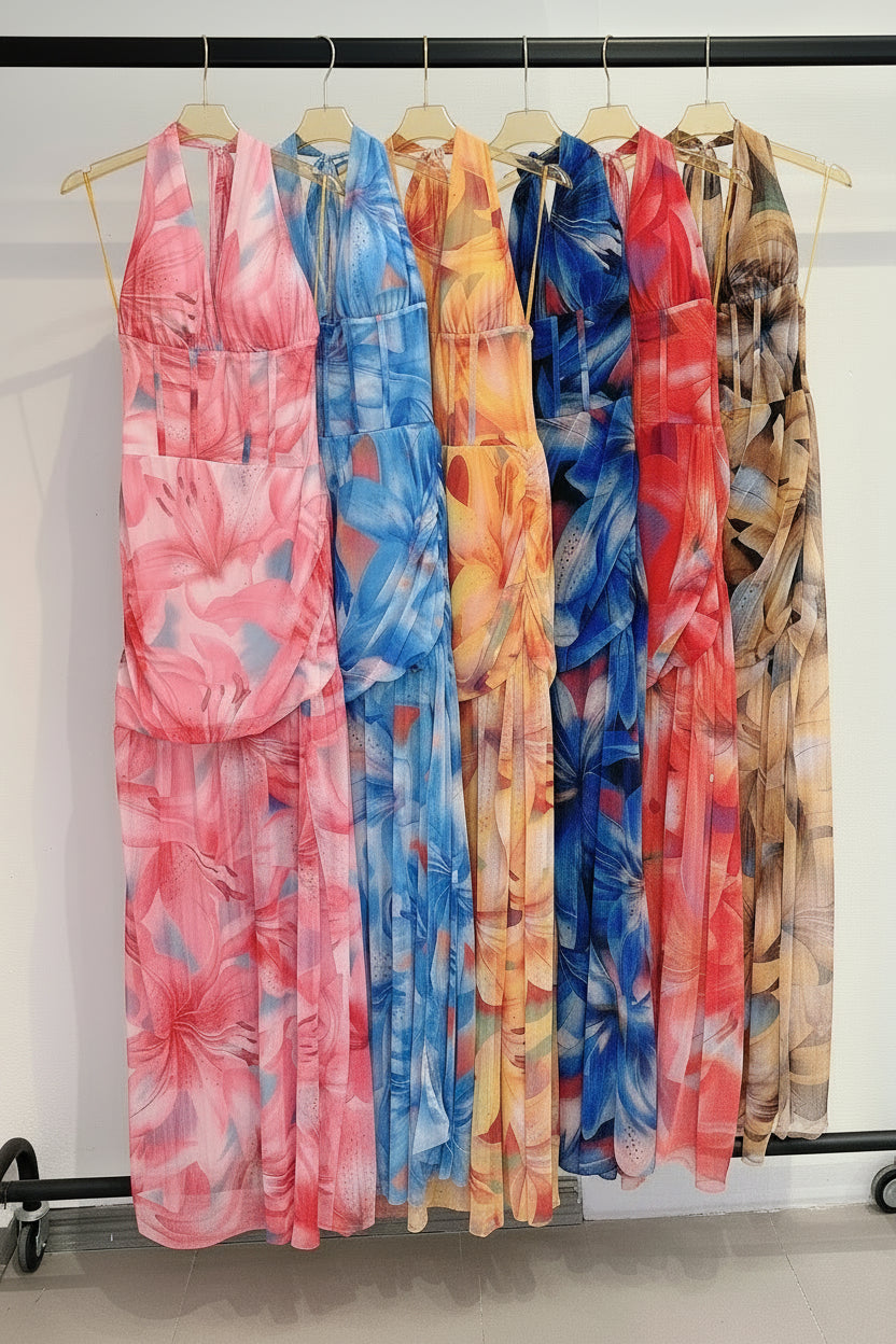 Florales Neckholder-Maxikleid mit Corsagen-Details