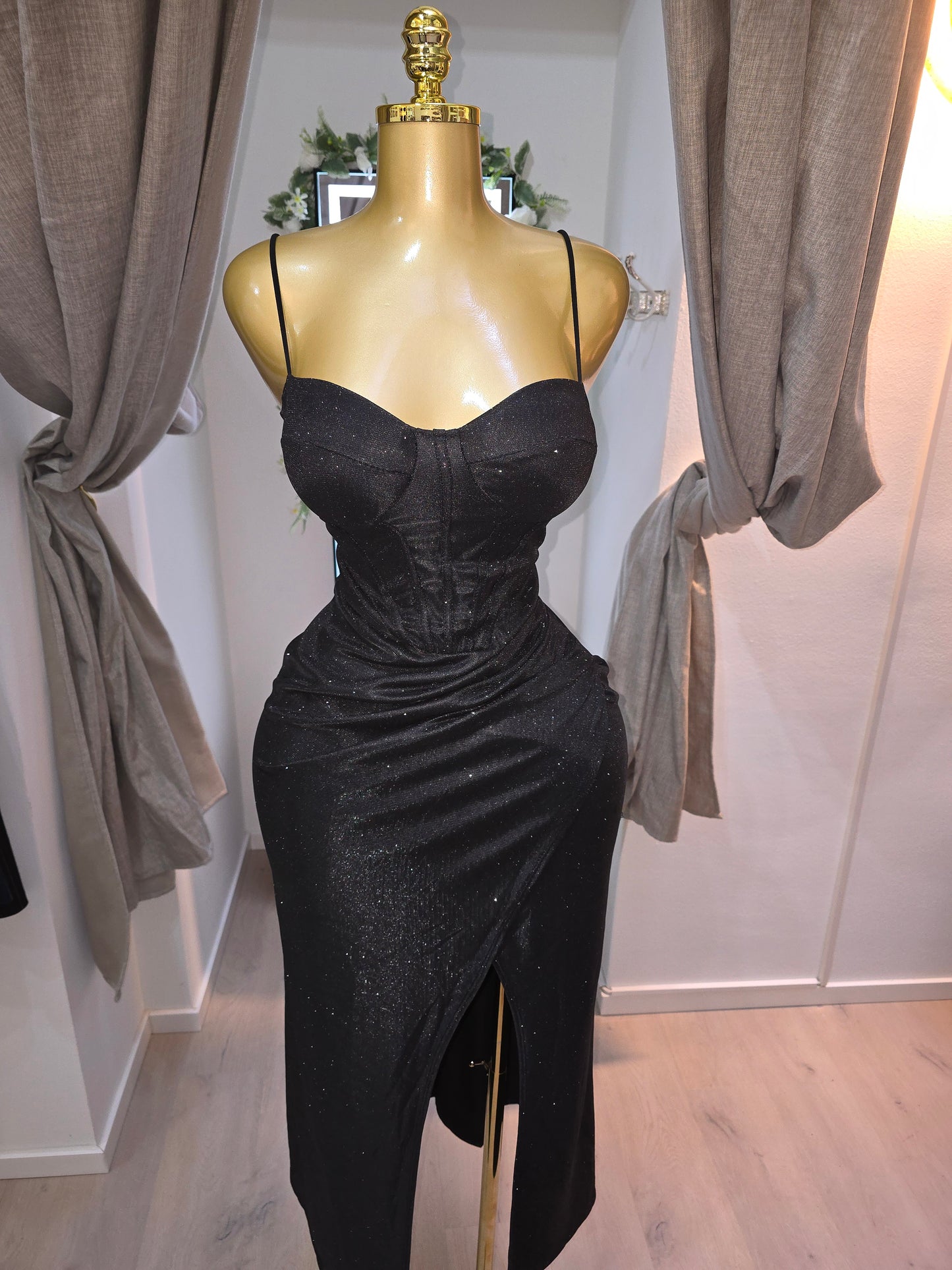Langes Glitzerkleid
