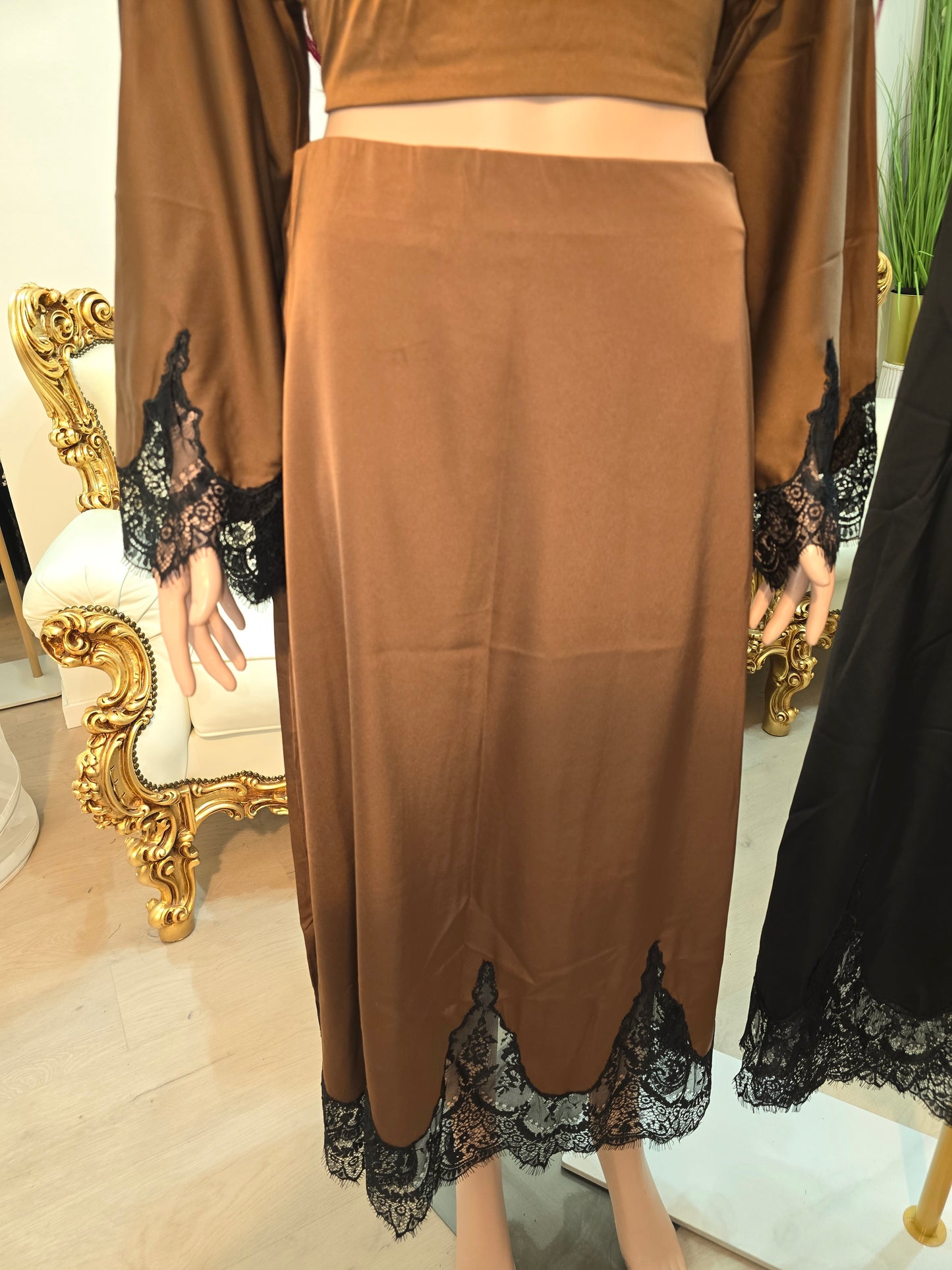 Satin Rock mit Spitze