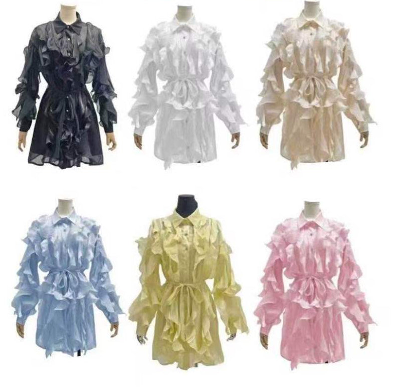 Kurzes Kleid mit welligen Tüll