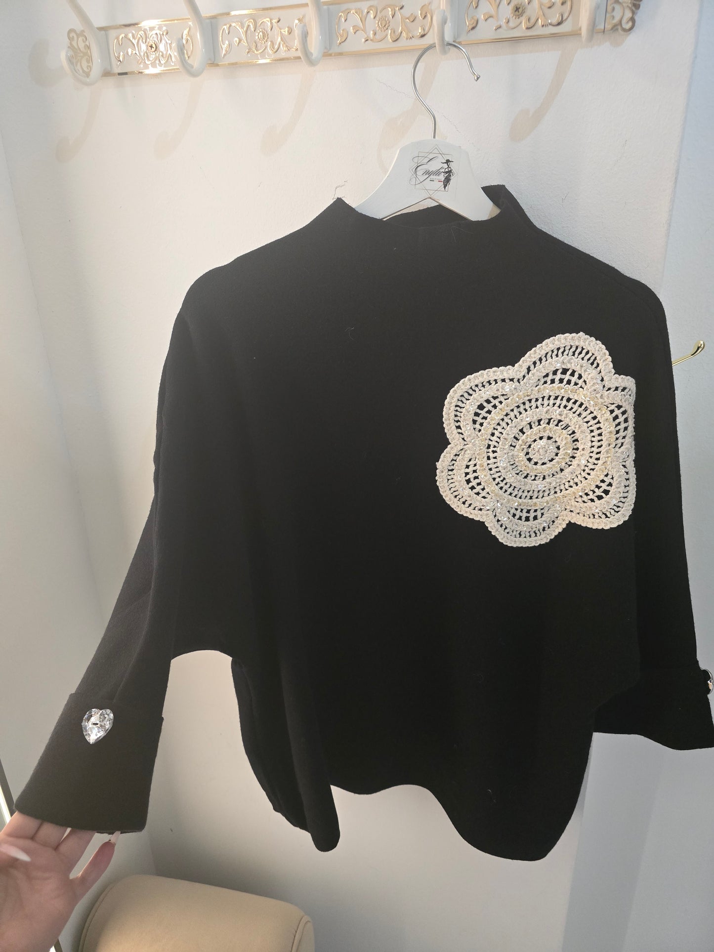 Oversized Pullover mit grosser Blume