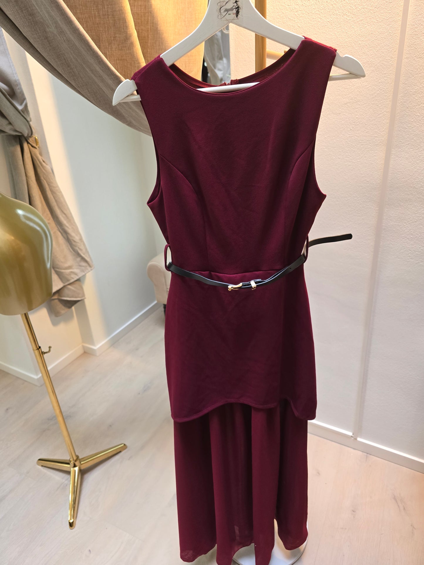 Langes Kleid mit Tüll