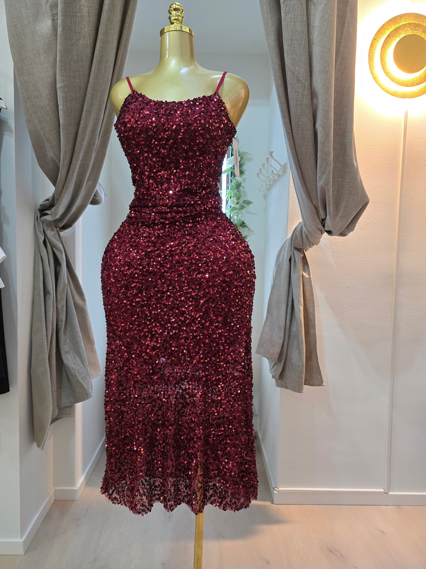 Langes Pailettenkleid