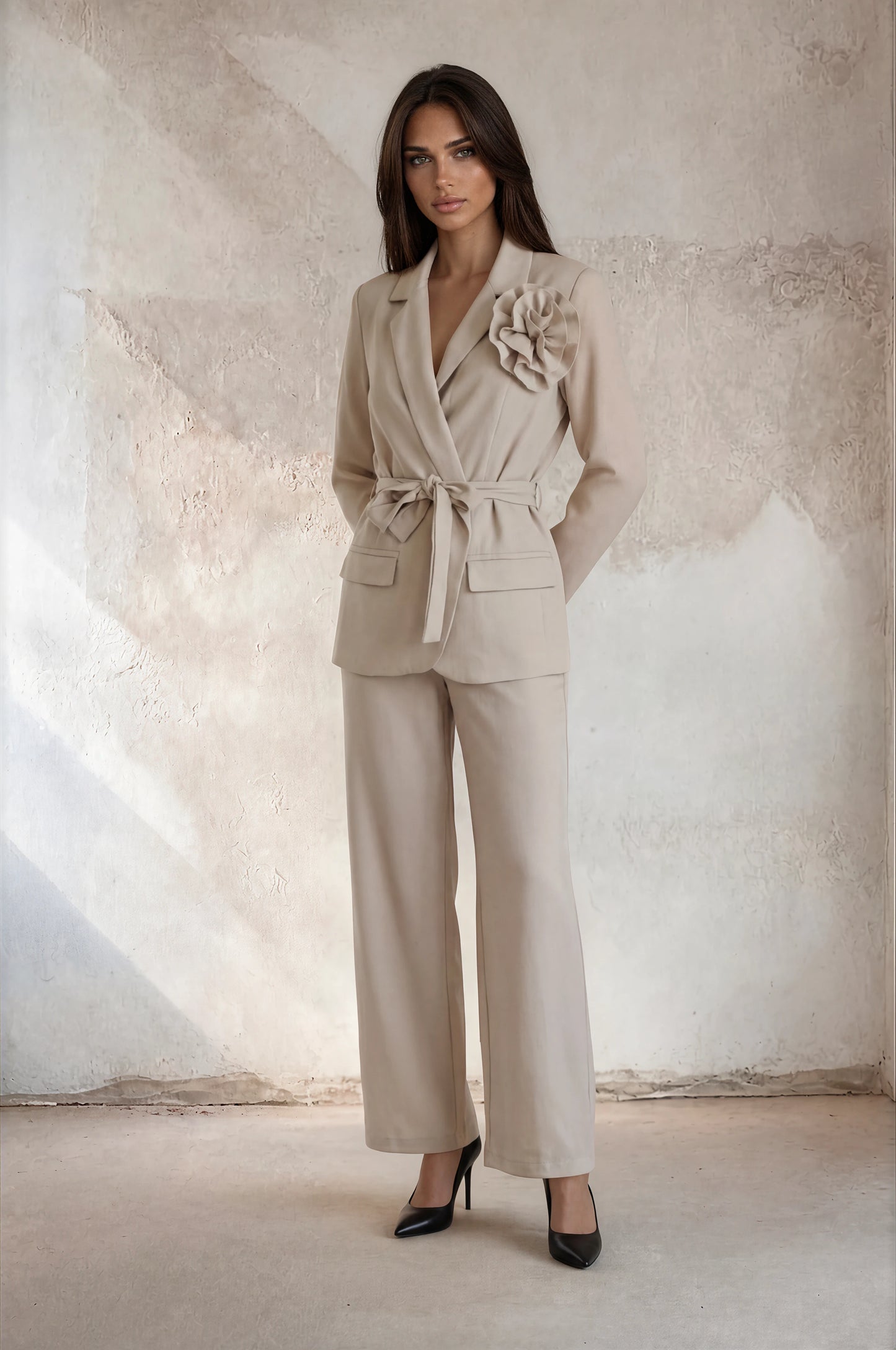 Blazer mit Blumenbrosche