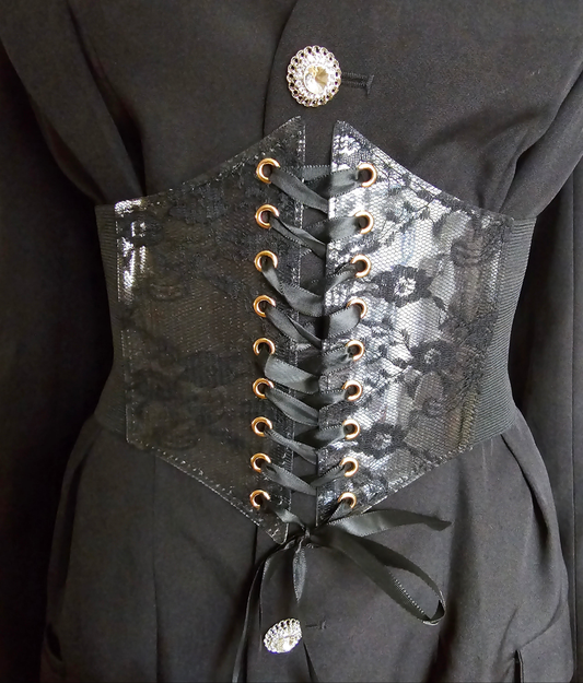 Gürtel mit Spitze