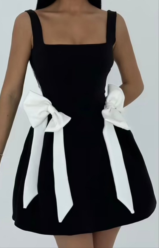 Kleid mit Weißer schleife