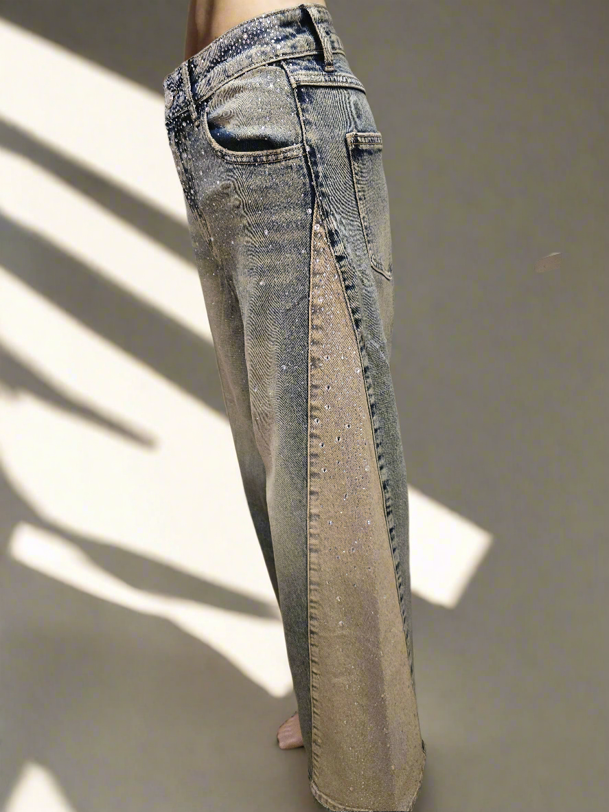 Jeans mit Strass und seitlichen Detail