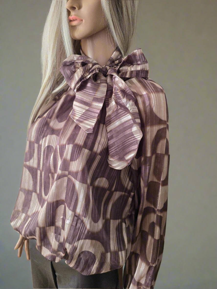 Bluse mit Muster und Schleife