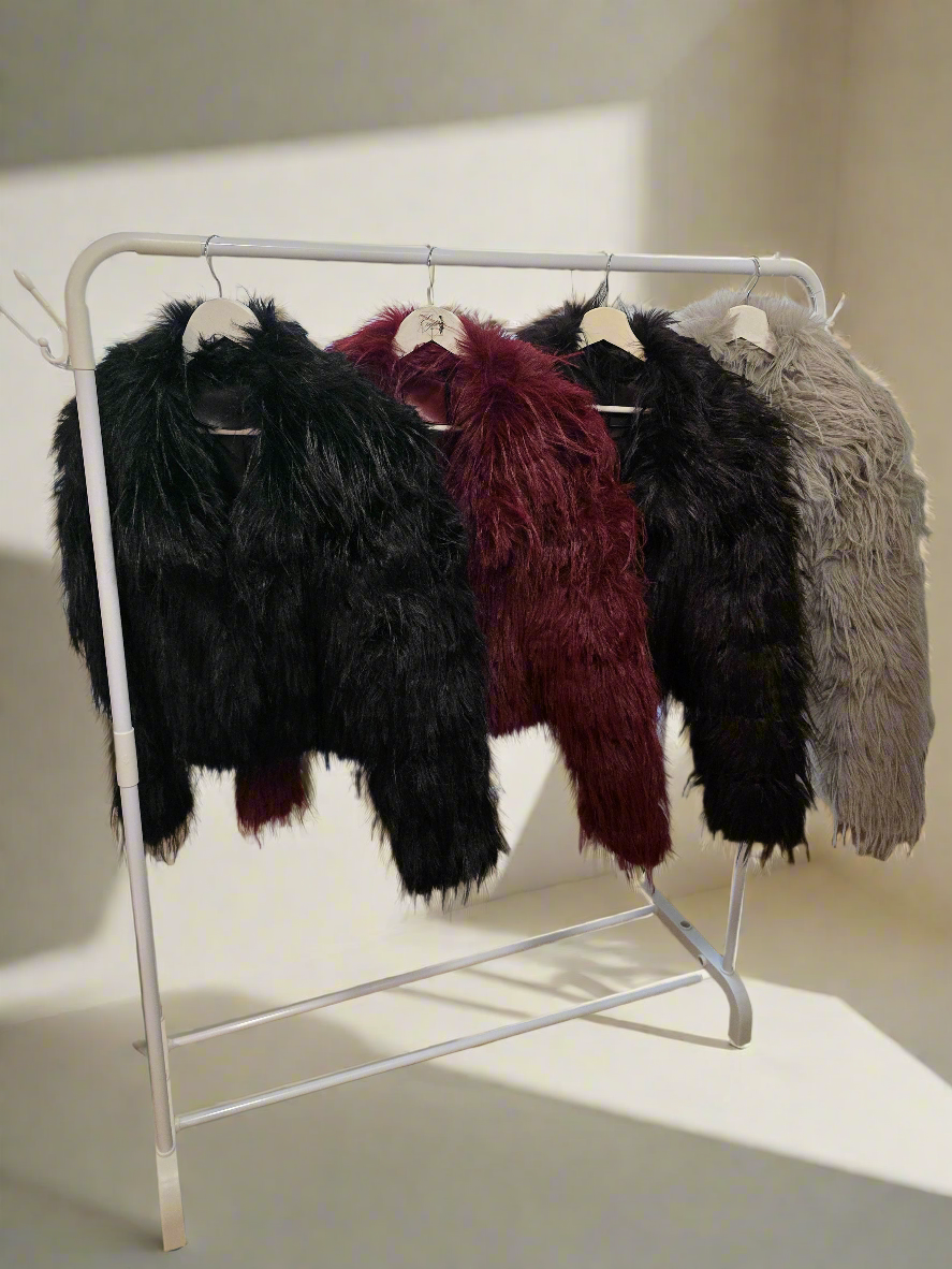 Leichte kurze Felljacke