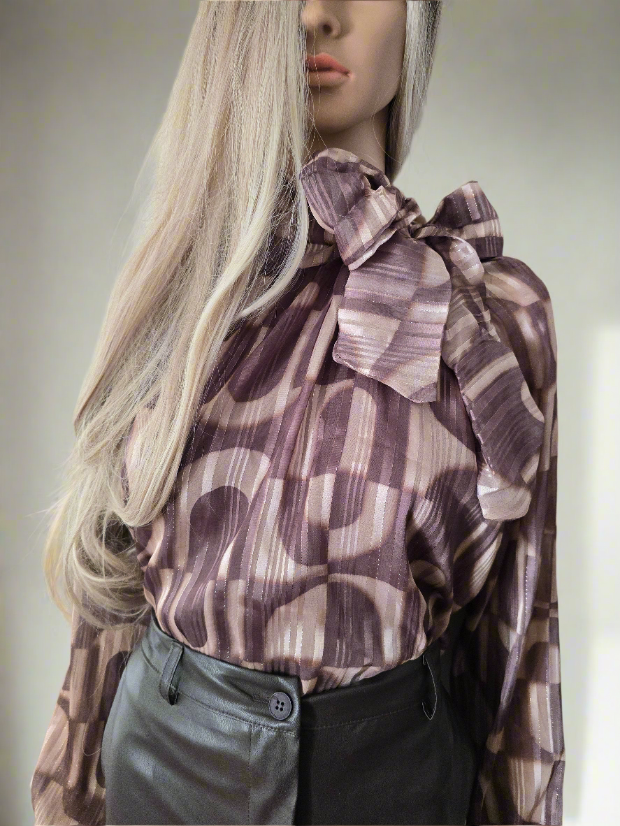 Bluse mit Muster und Schleife