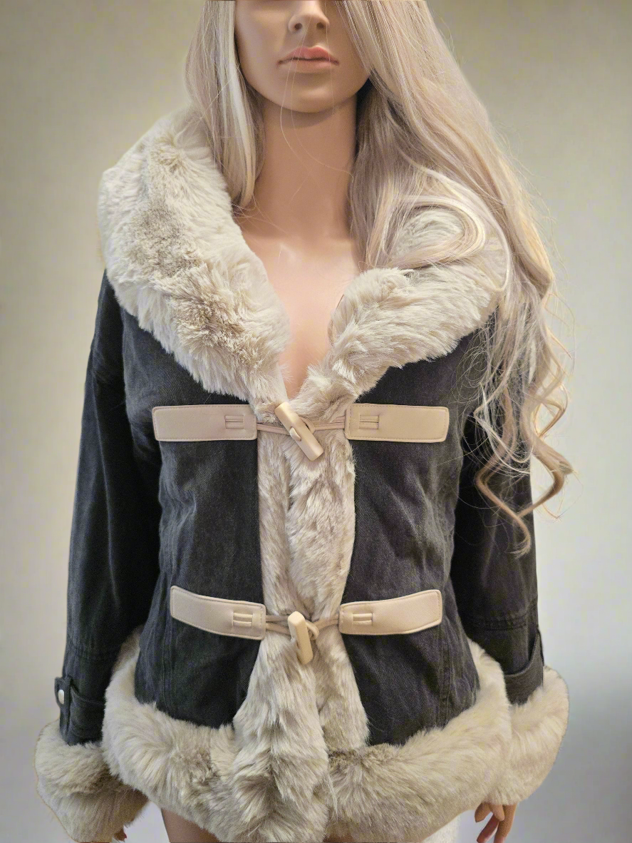 Jeansjacke mit Fell