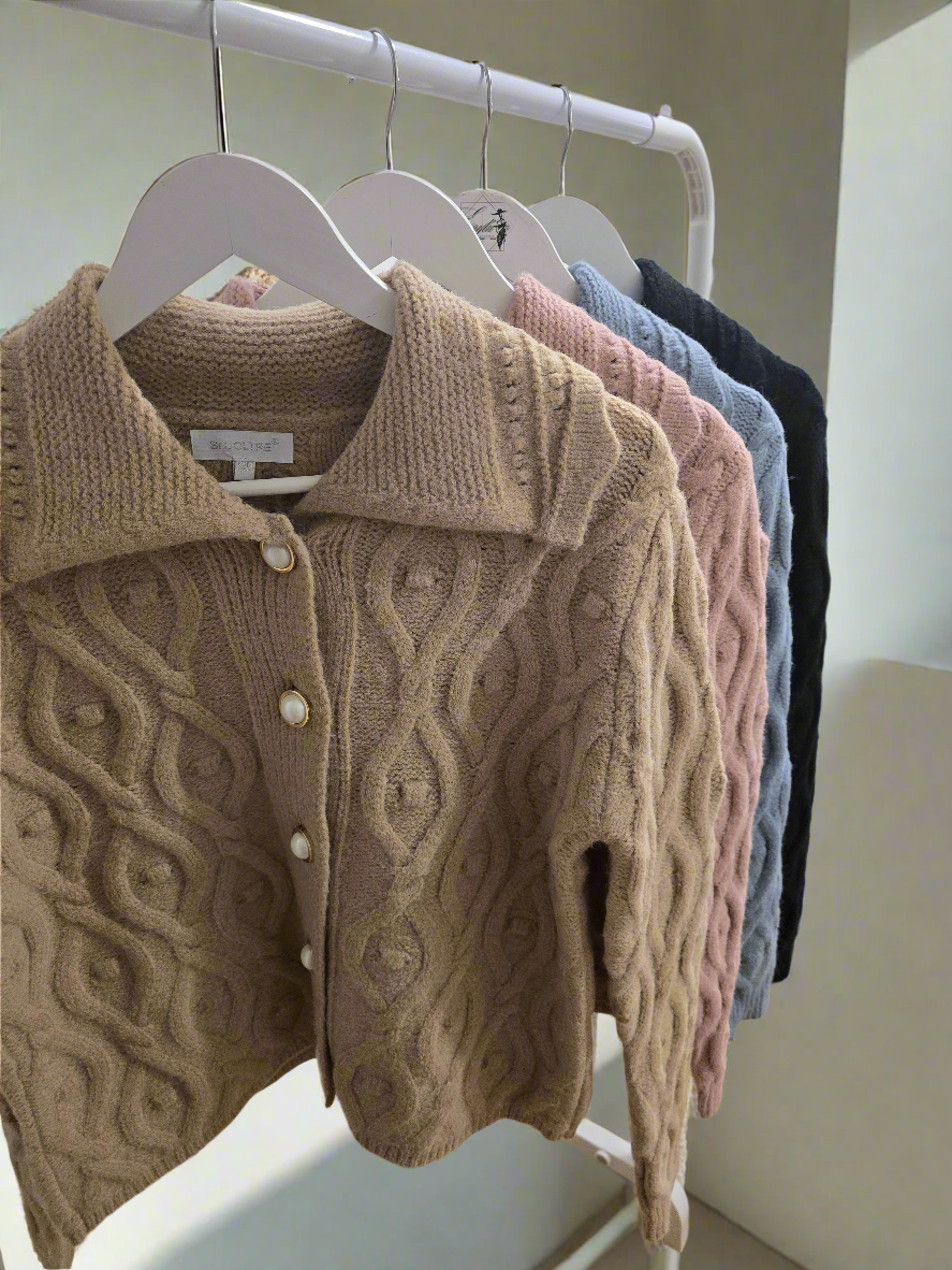 Strickjacke mit Perlenknöpfe