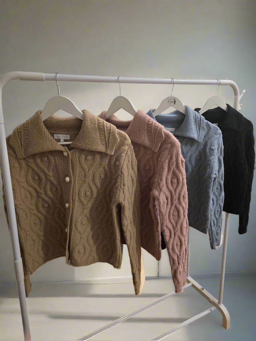 Strickjacke mit Perlenknöpfe