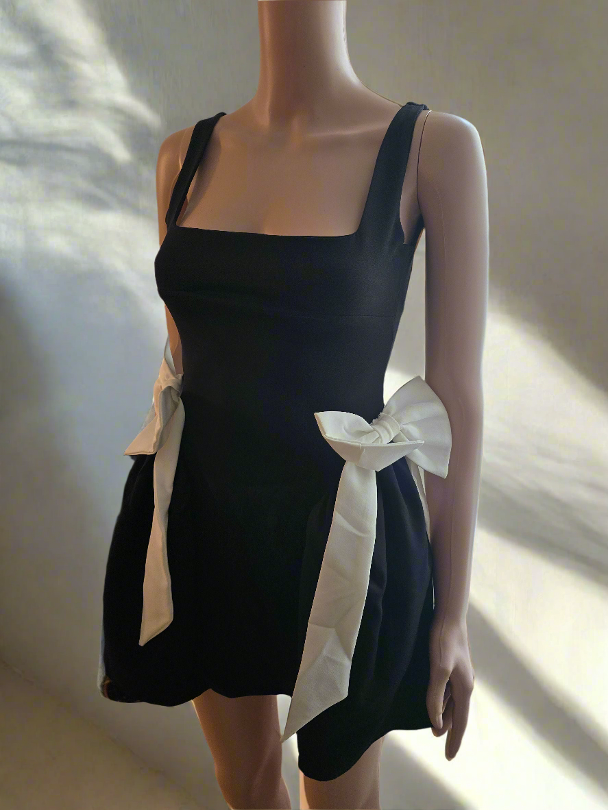 Kleid mit Weißer schleife