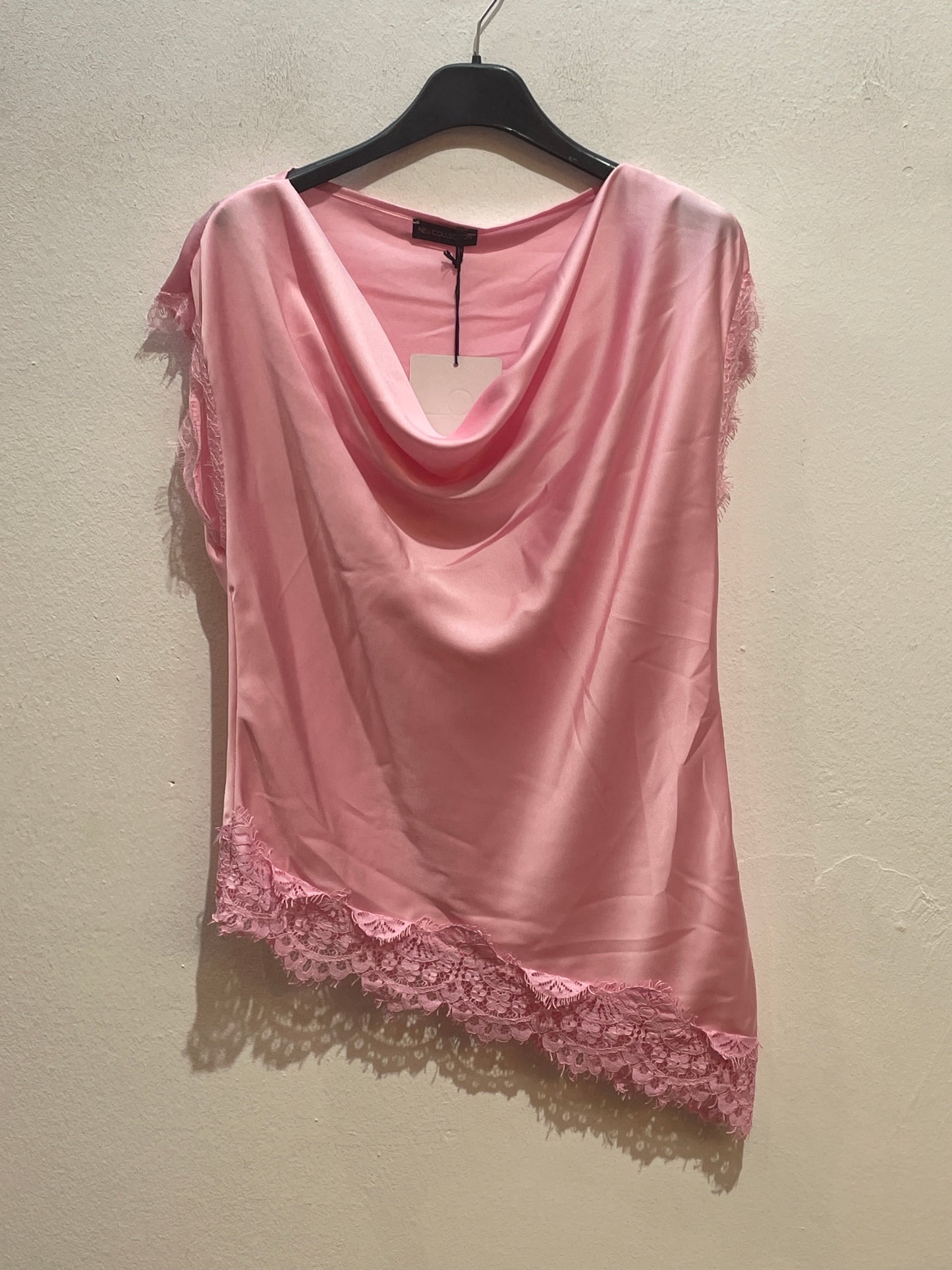 Satin-Top mit Wasserfall-Ausschnitt
