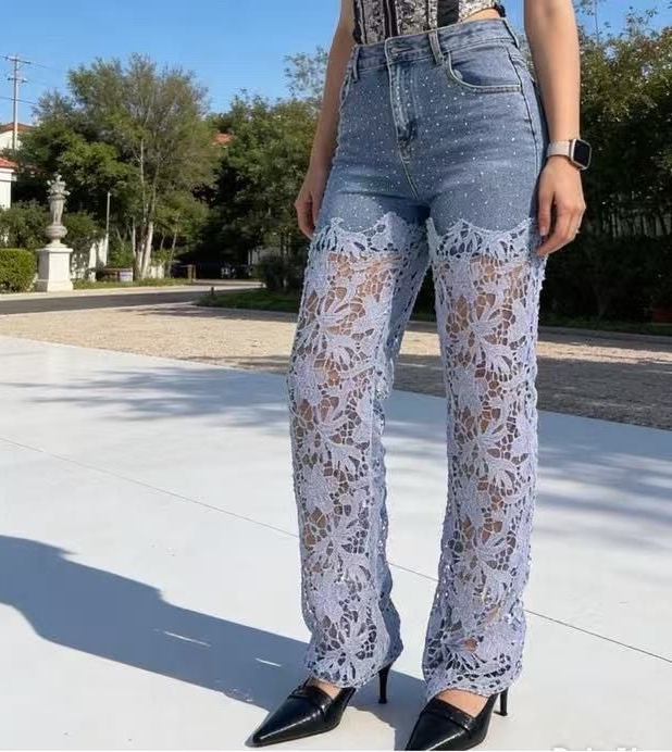 Spitzenjeans mit Strass