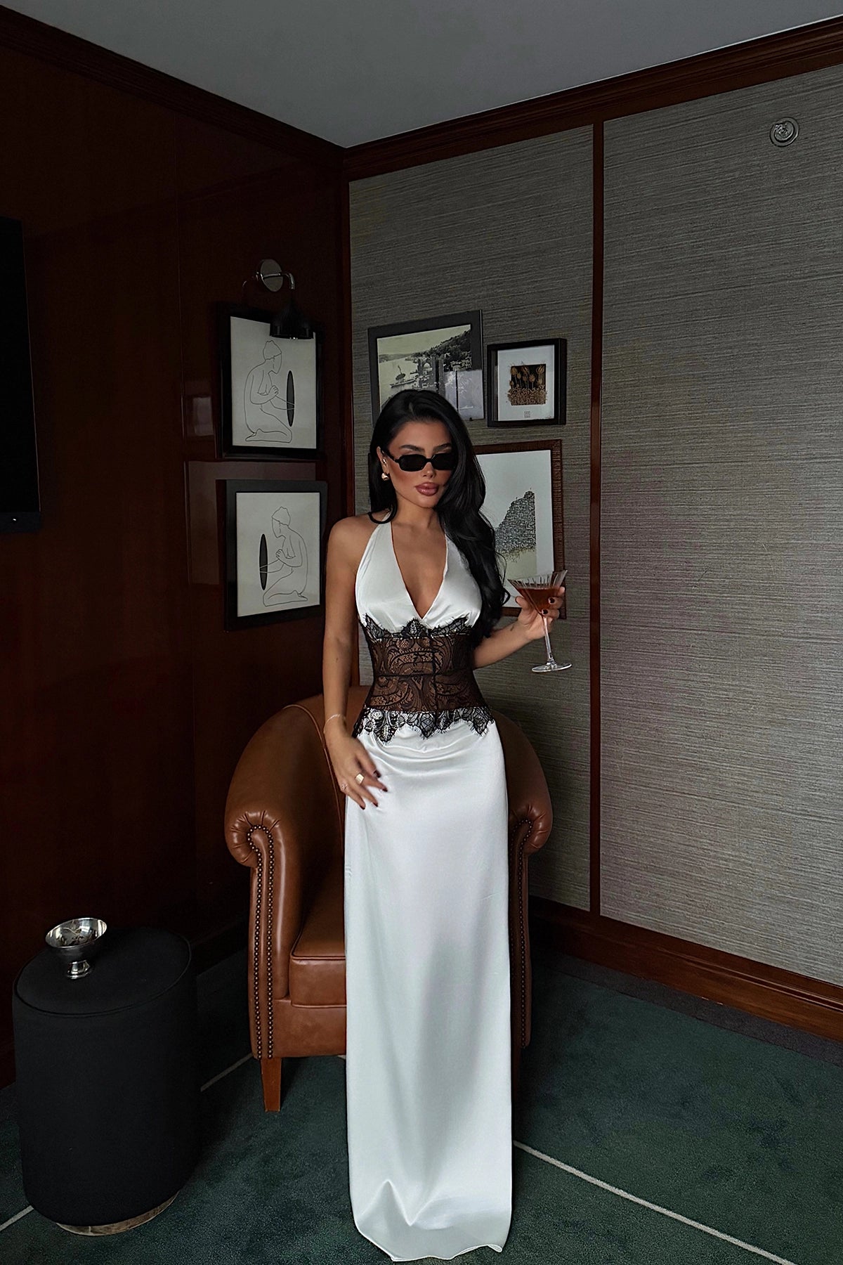 Kleid mit Spitzen Taille