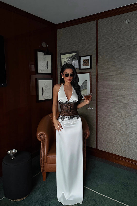 Kleid mit Spitzen Taille