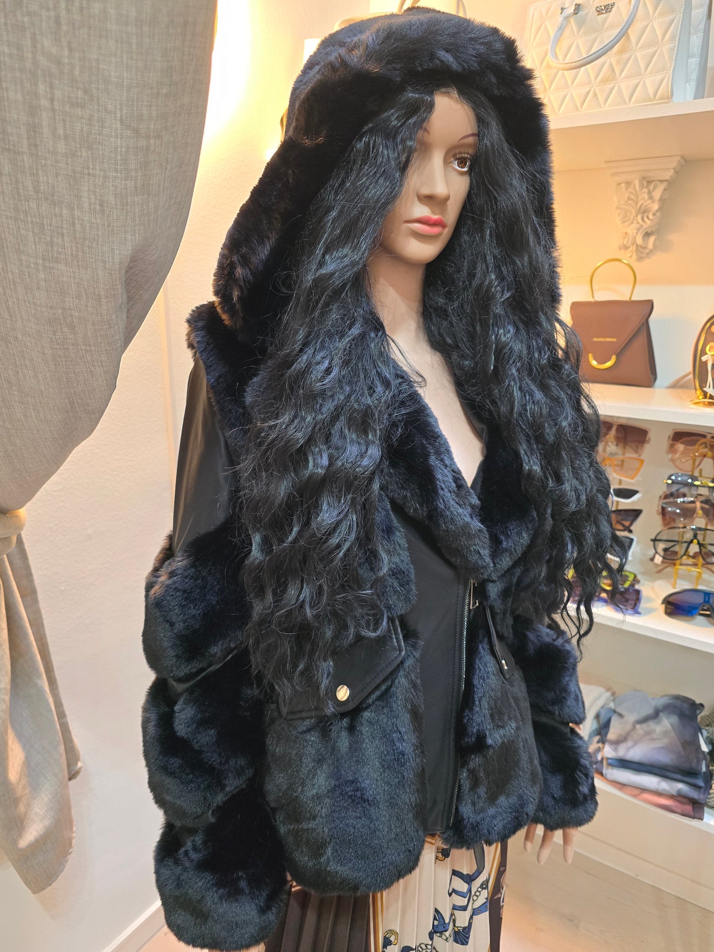 Jacke mit Fell und Kapuze