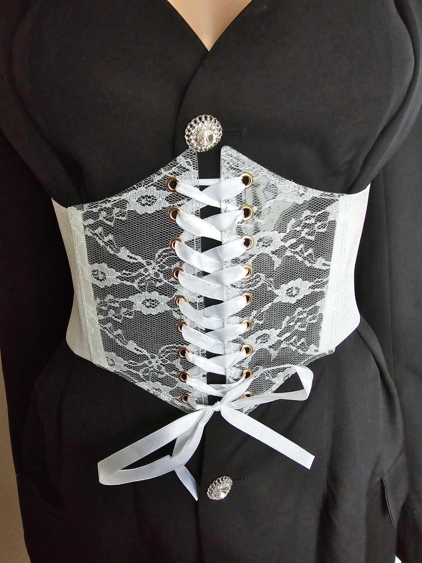 Gürtel mit Spitze