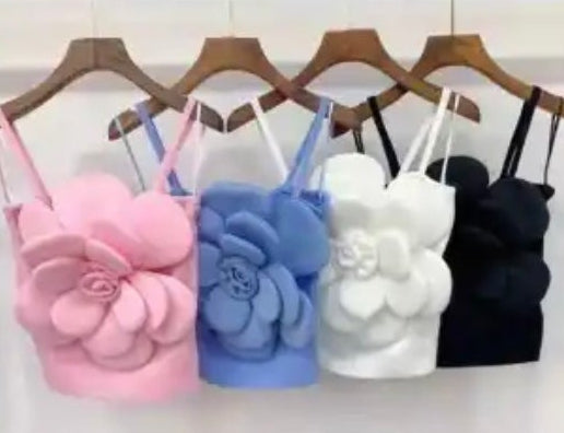 Top mit großer Blume