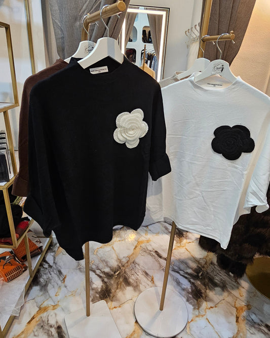 Pullover mit integrierter Blume