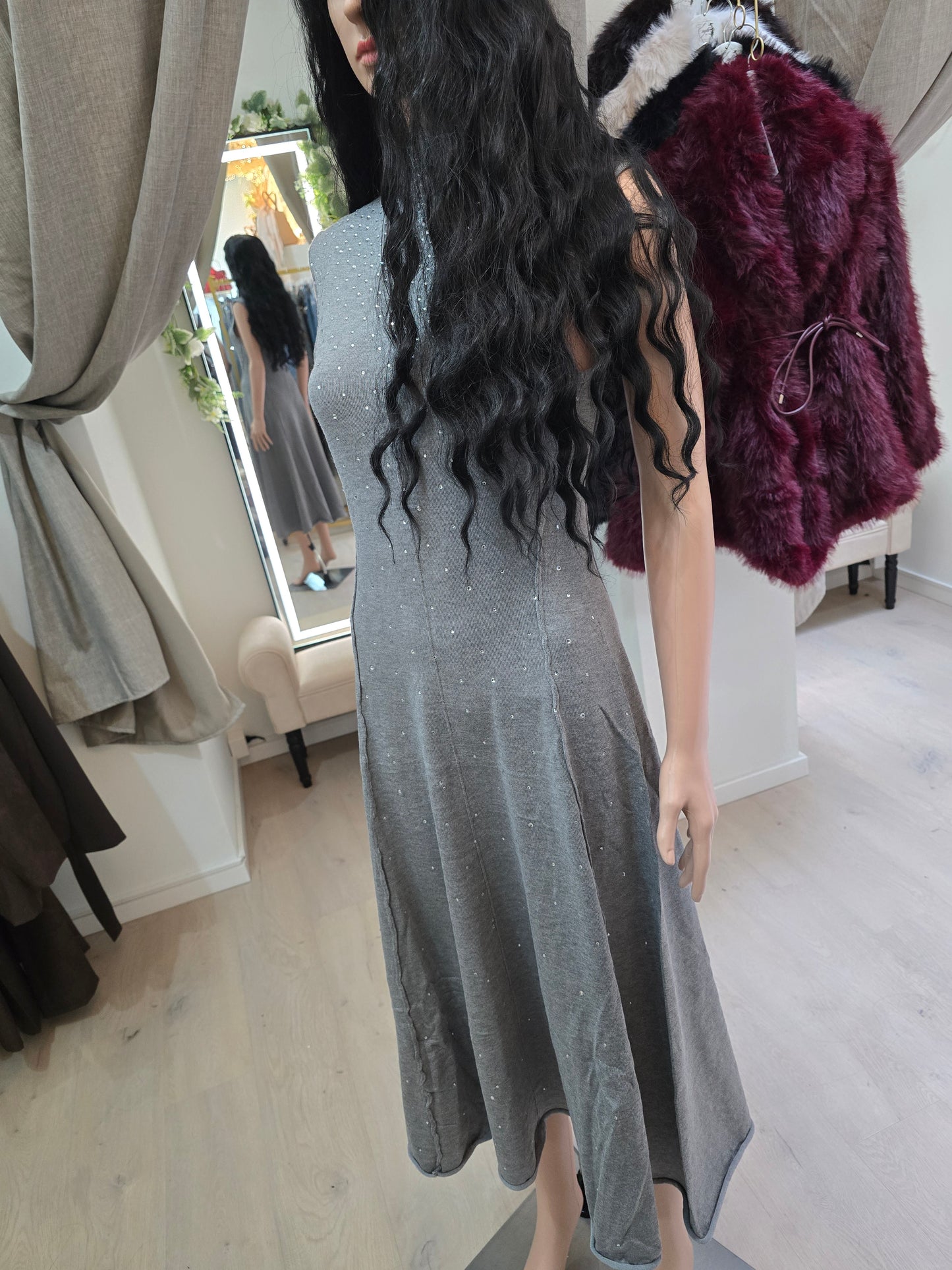 Langes Ärmelloses Kleid mit Strass