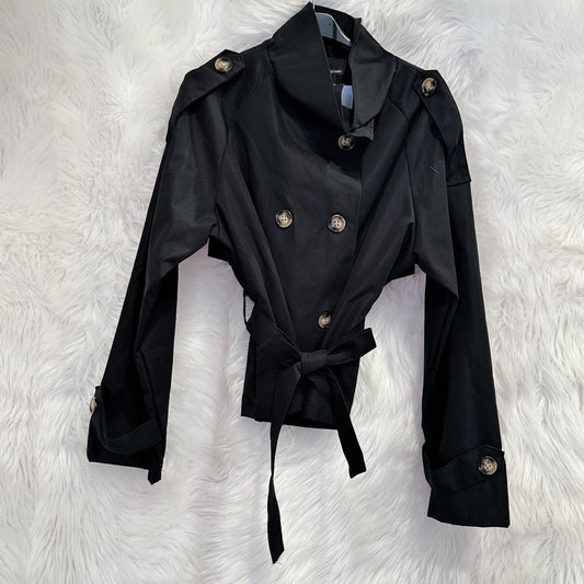 Kurzer Trenchcoat mit hohem Kragen
