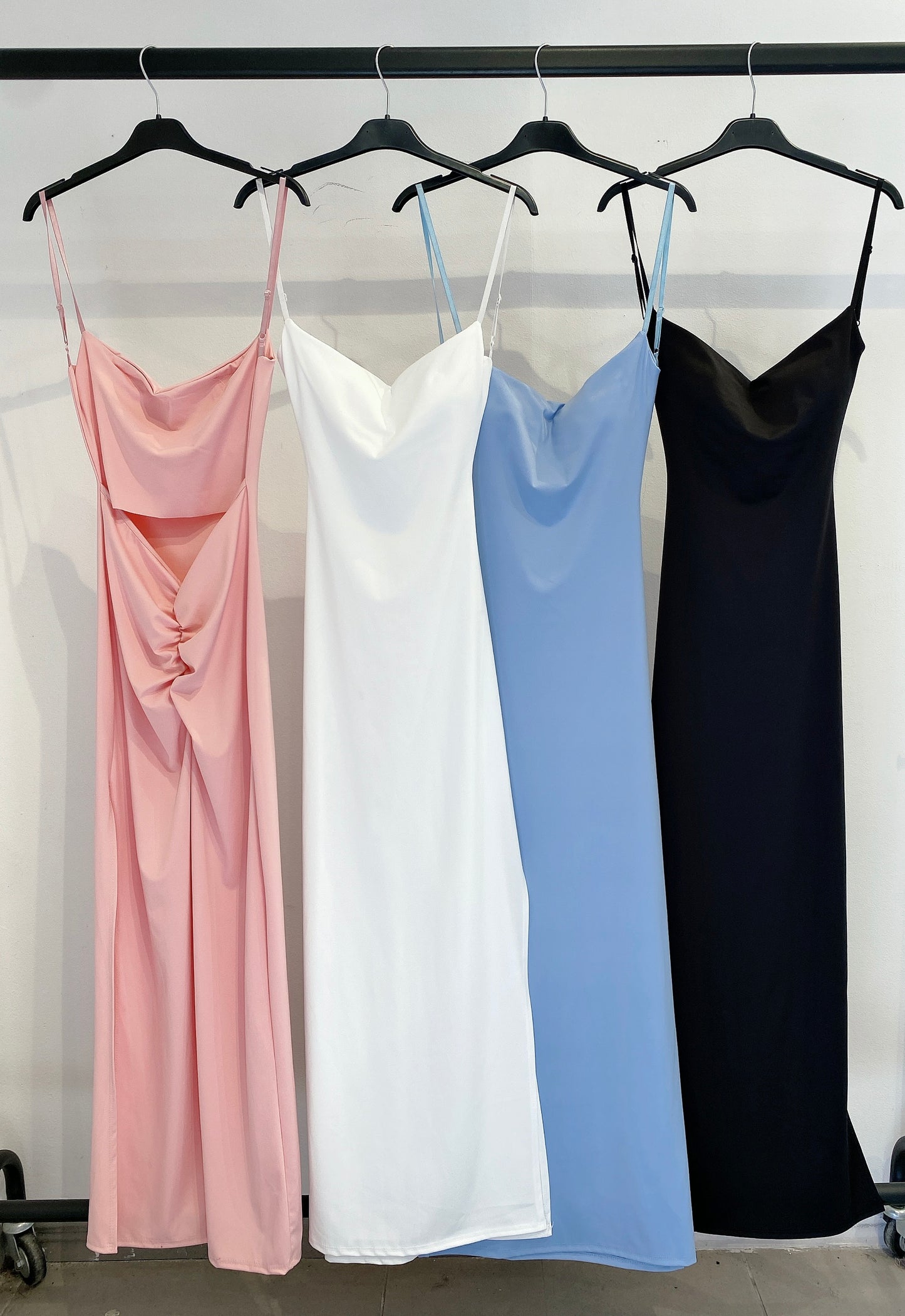 Langes Kleid mit Spaghettiträger