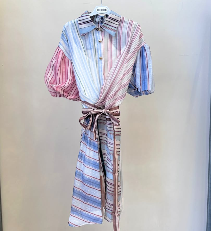 Gestreiftes Wickelkleid mit Gürtel