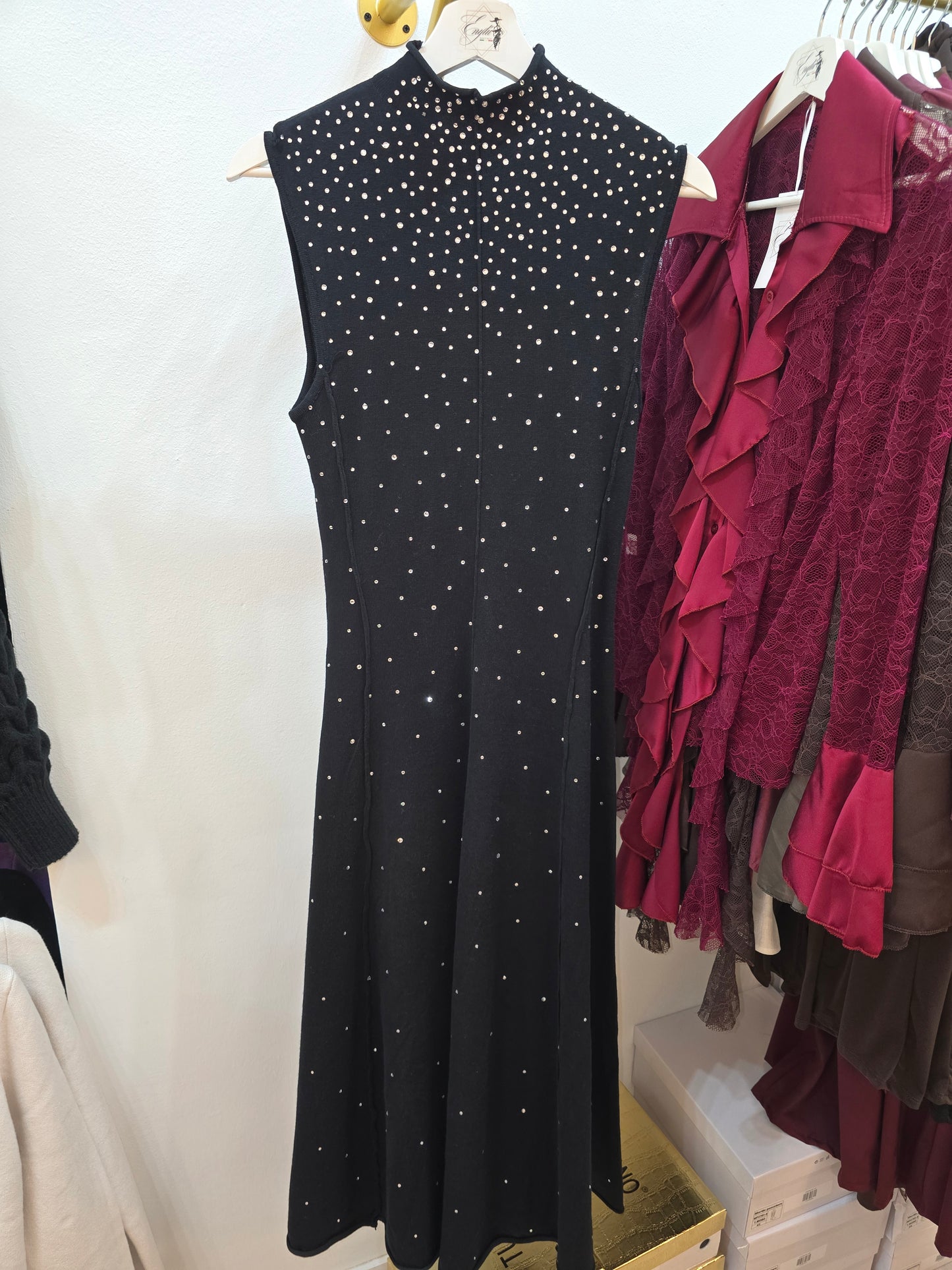 Langes Ärmelloses Kleid mit Strass