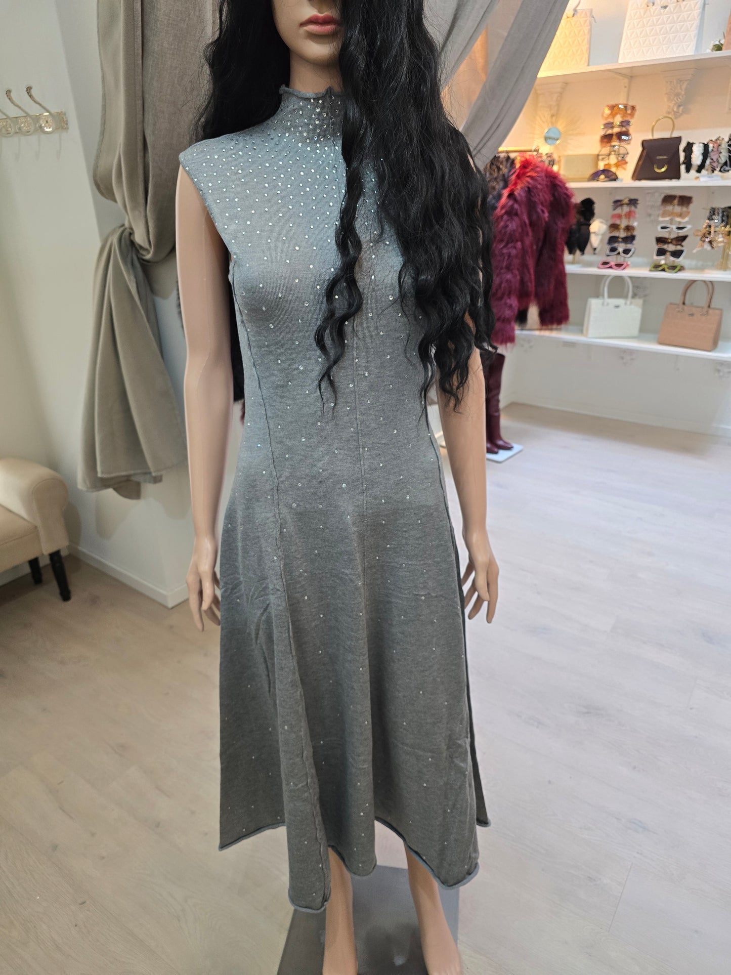 Langes Ärmelloses Kleid mit Strass