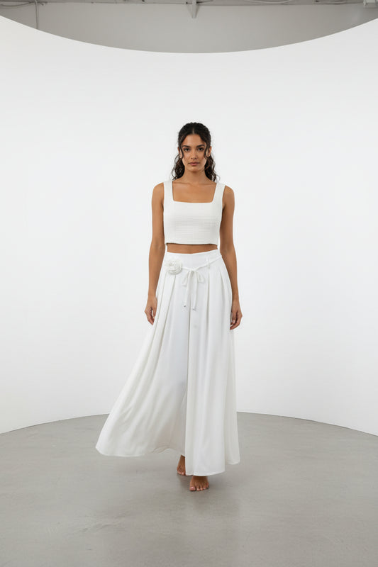 Palazzo Hose mit Blumenbrosche