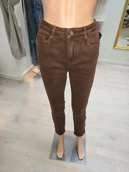 Braune Jeans mit Fleece