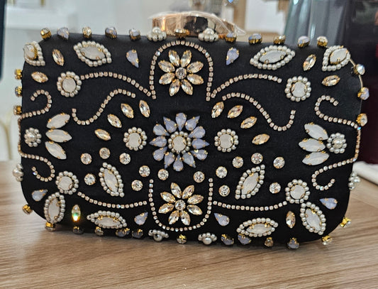 Tasche mit Strassverzierungen