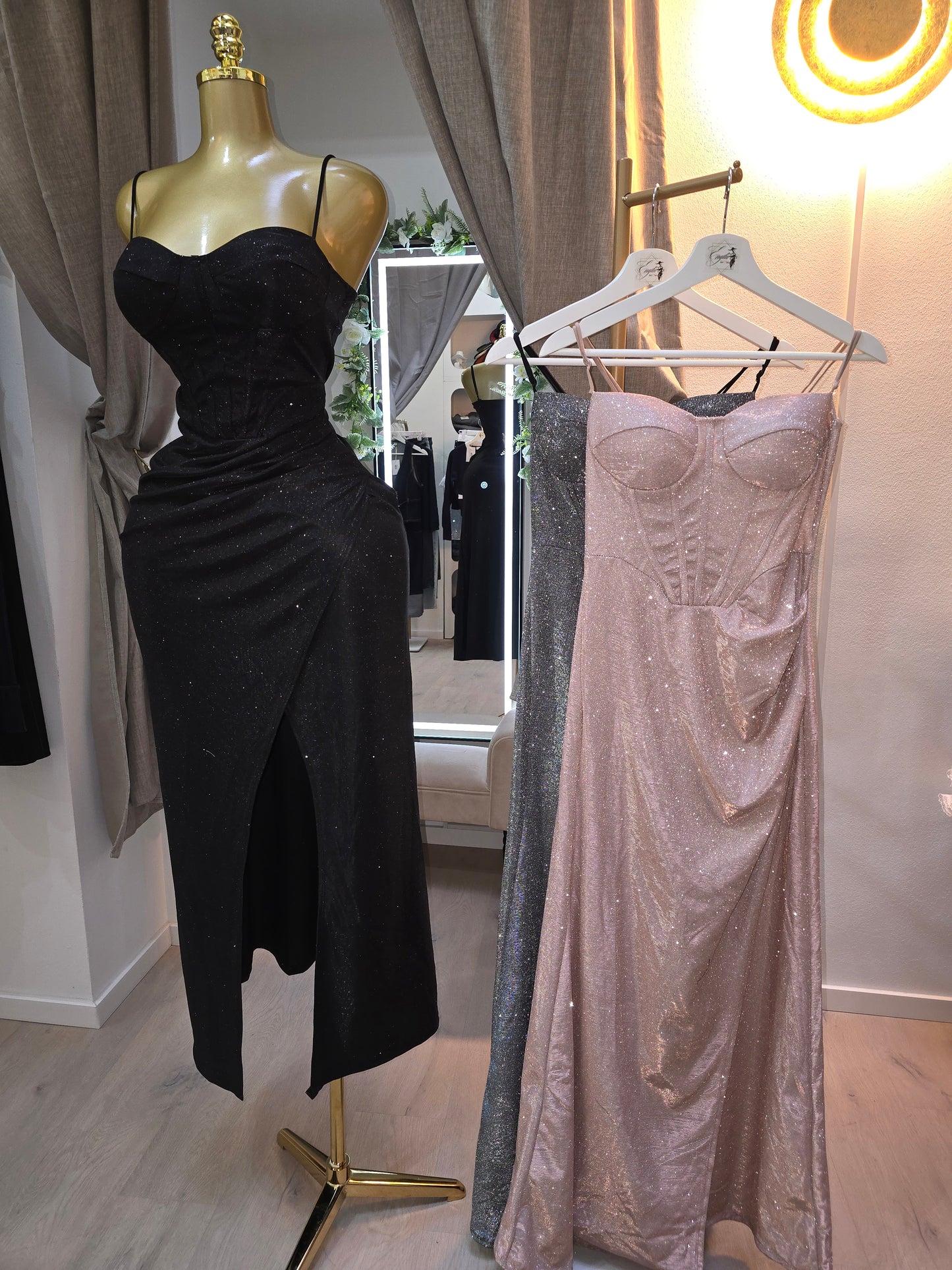 Langes Glitzerkleid
