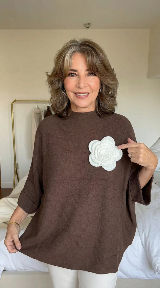 Pullover mit integrierter Blume