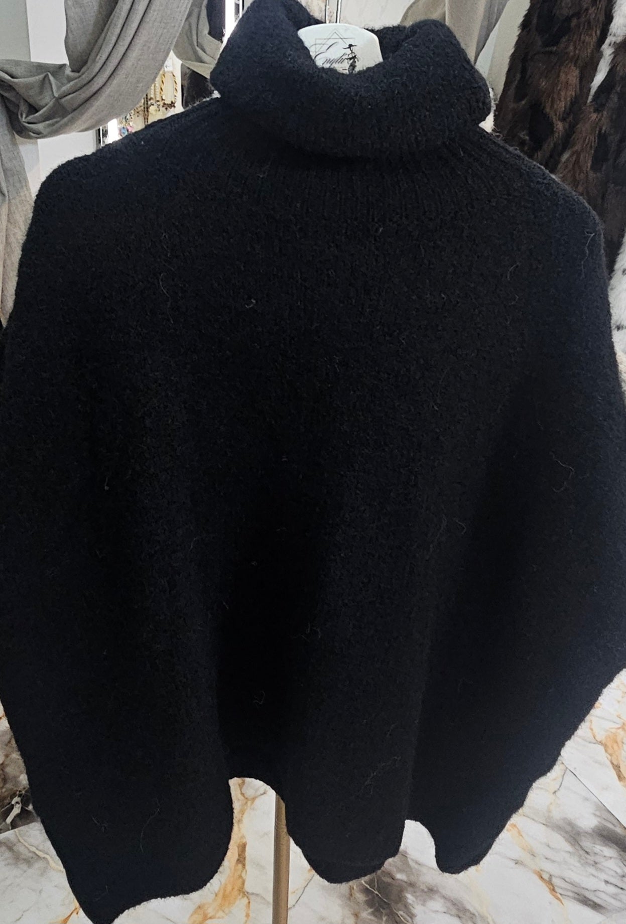 Ärmelloser Pullover mit Stehkragen