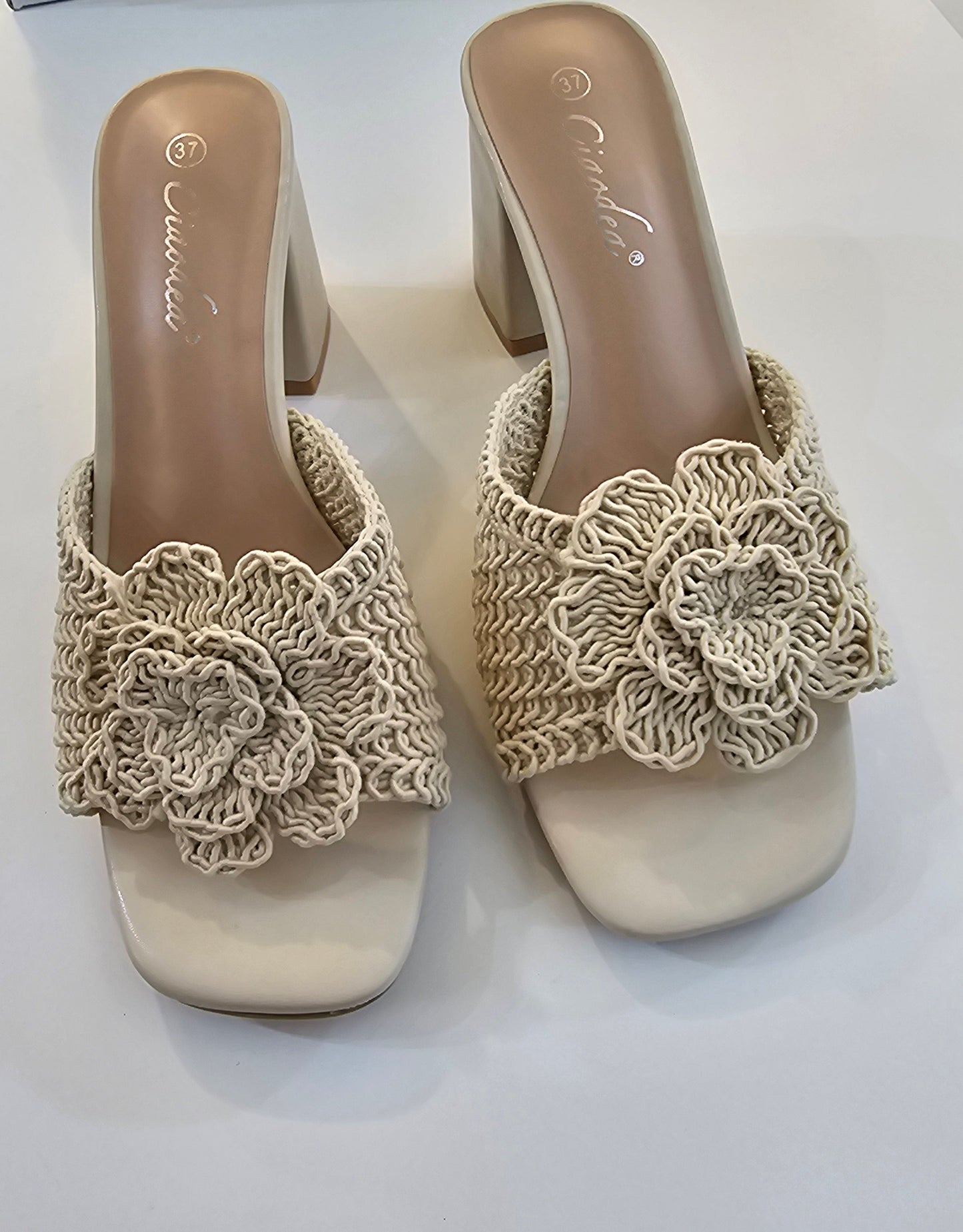 Boho-Heel Pantoletten mit Blumen-Detail