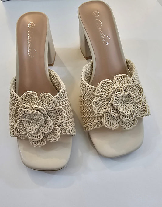 Boho-Heel Pantoletten mit Blumen-Detail