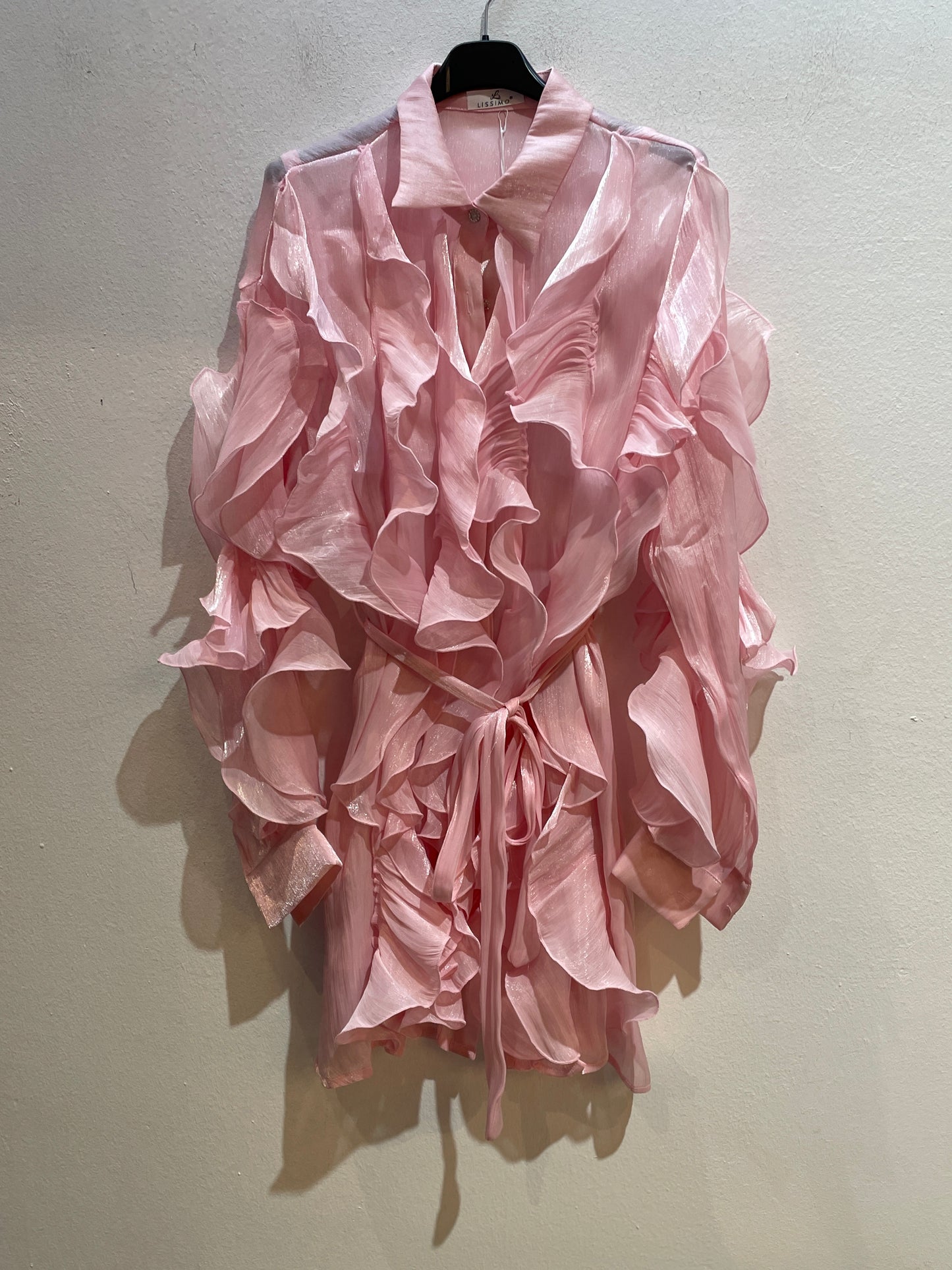 Kurzes Kleid mit welligen Tüll