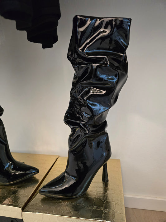 Stiefel Lackleder Look