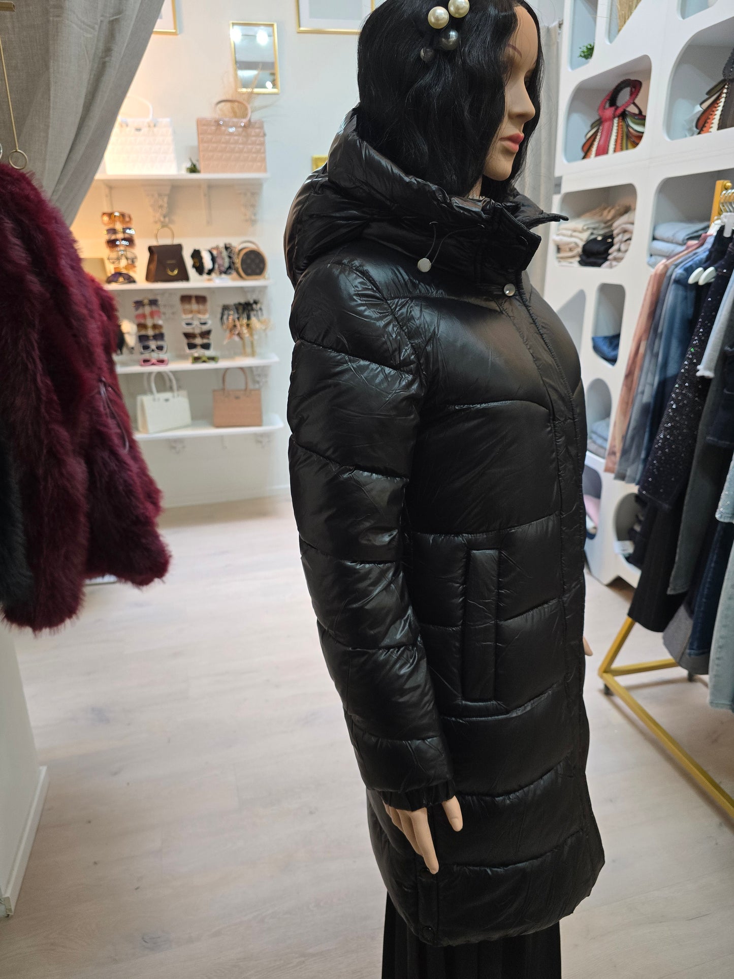 Lange Steppjacke mit Kapuze