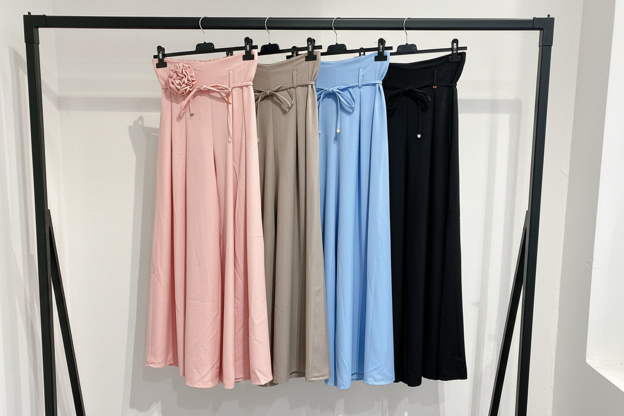 Palazzo Hose mit Blumenbrosche
